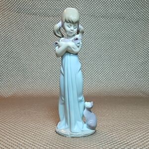 Lladro Don't Forget Me Porcelain Figurine 5743 Young Girl with Cat Kitten Spain